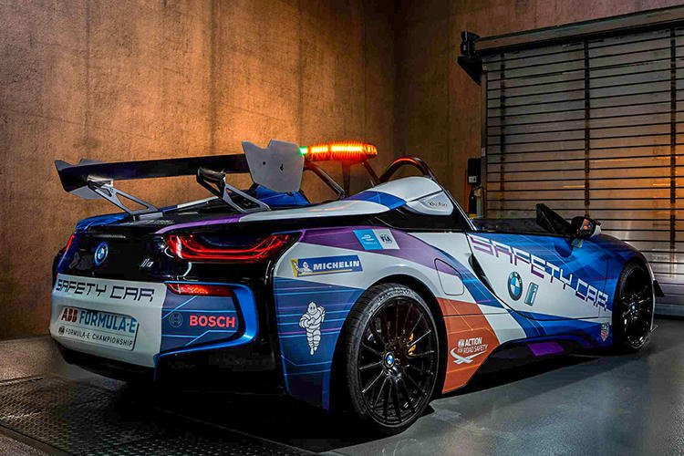 bmw-i8-roadster-safety-car-(1)