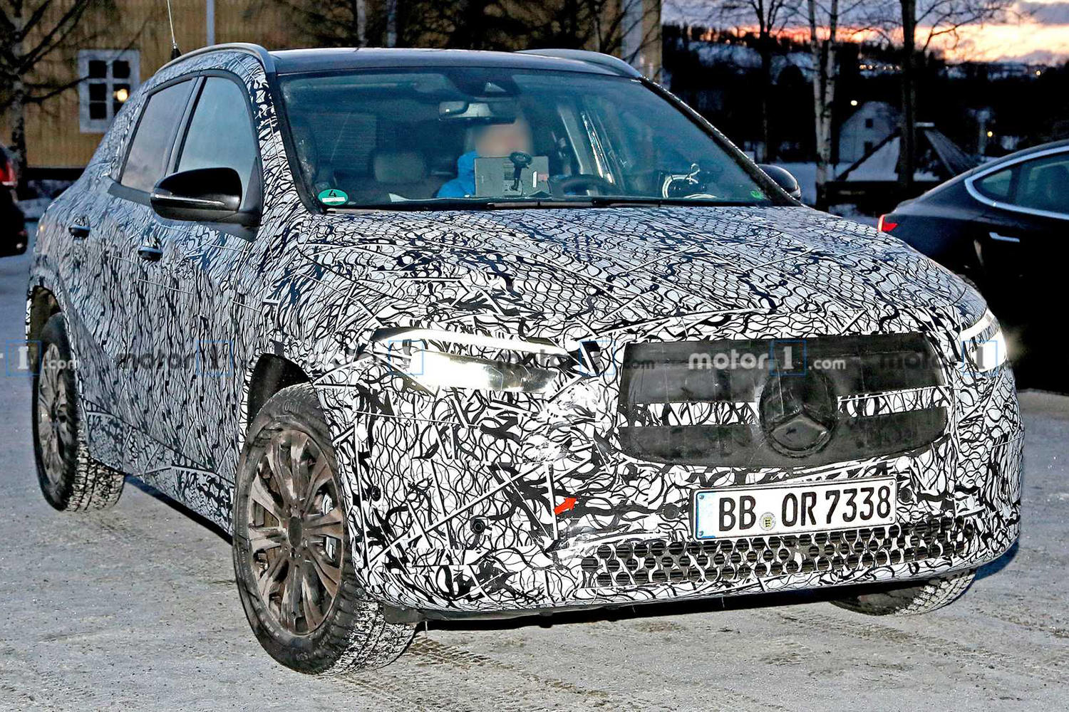 mercedes-benz-eqa-spy-photo