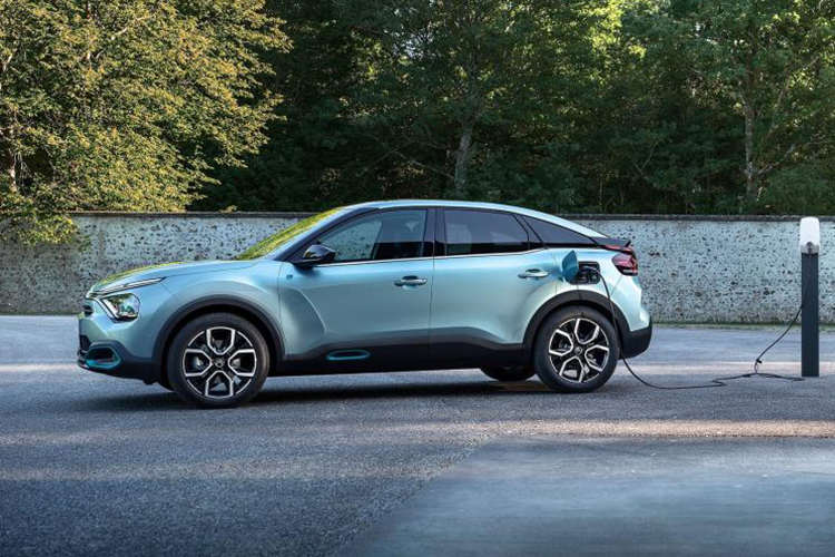 雪铁龙纯电车型e-C4官图曝光 掀背式造型 动感十足