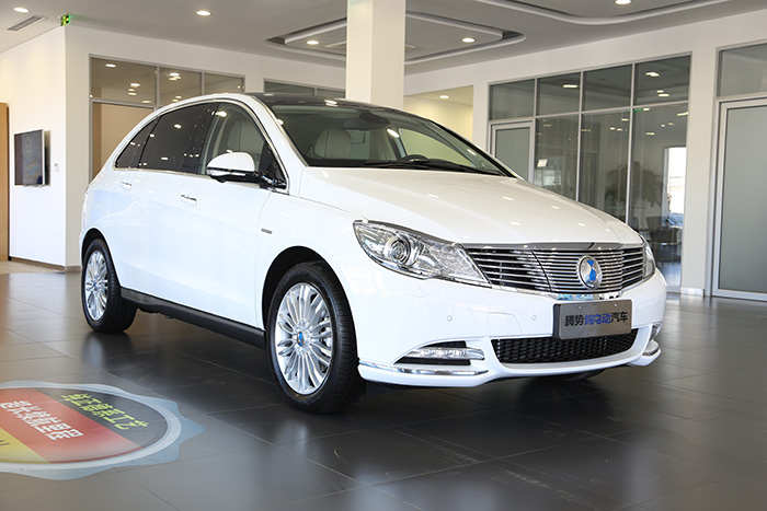 动力、配置全面升级  静态体验腾势400