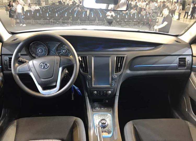 可以3分钟换电，只卖7.98万元？北汽EU300来了解下 