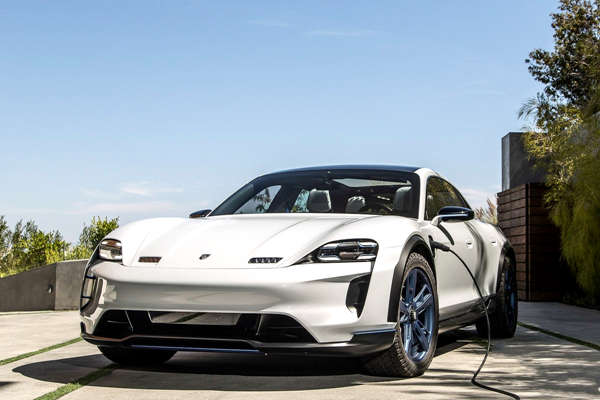 加速3.5秒，定价超13万美元，保时捷Taycan也出Turbo版本