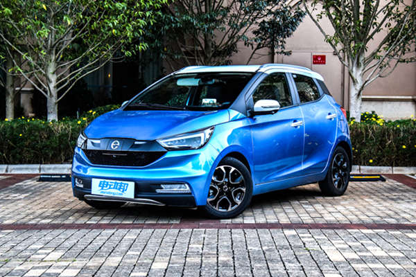 微型车配有HUD、电尾门、胎压监测等，易至EV3将于3月26日正式上市