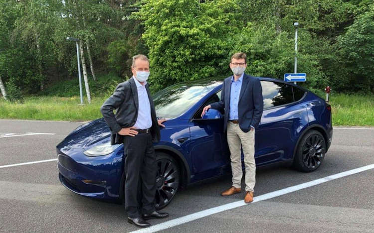 商业互吹？大众CEO迪斯试驾Model Y：称其为大众学习的对象